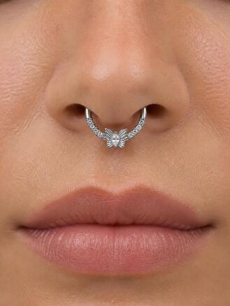 Helix piercing do ucha chirurgická ocel, s motýlkem a krystalky